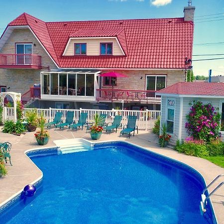 Bed and Breakfast Douces Evasions Saint-Anselme Екстер'єр фото