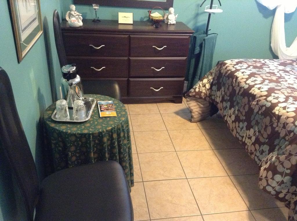 Bed and Breakfast Douces Evasions Saint-Anselme Екстер'єр фото