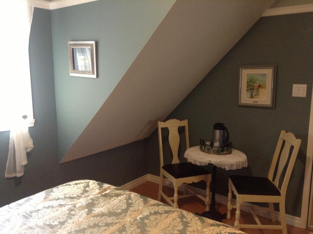 Bed and Breakfast Douces Evasions Saint-Anselme Екстер'єр фото