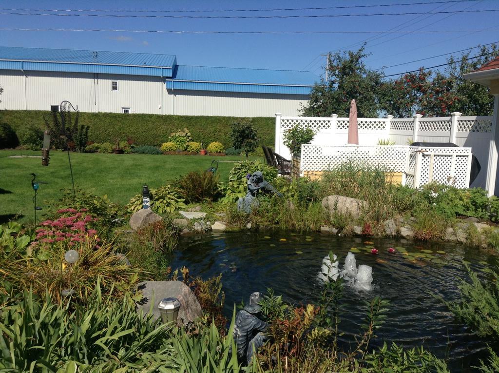 Bed and Breakfast Douces Evasions Saint-Anselme Екстер'єр фото