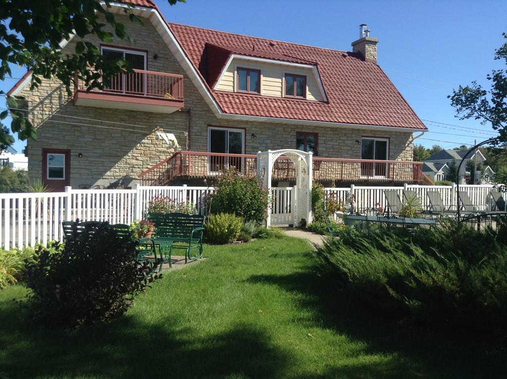 Bed and Breakfast Douces Evasions Saint-Anselme Екстер'єр фото