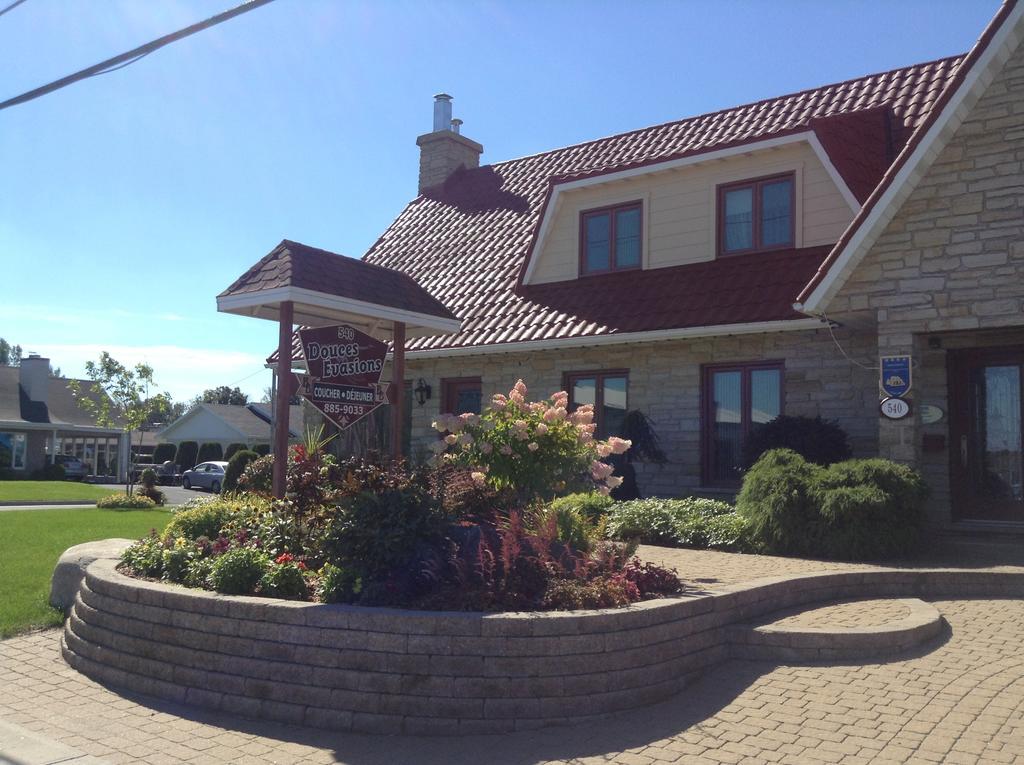 Bed and Breakfast Douces Evasions Saint-Anselme Екстер'єр фото