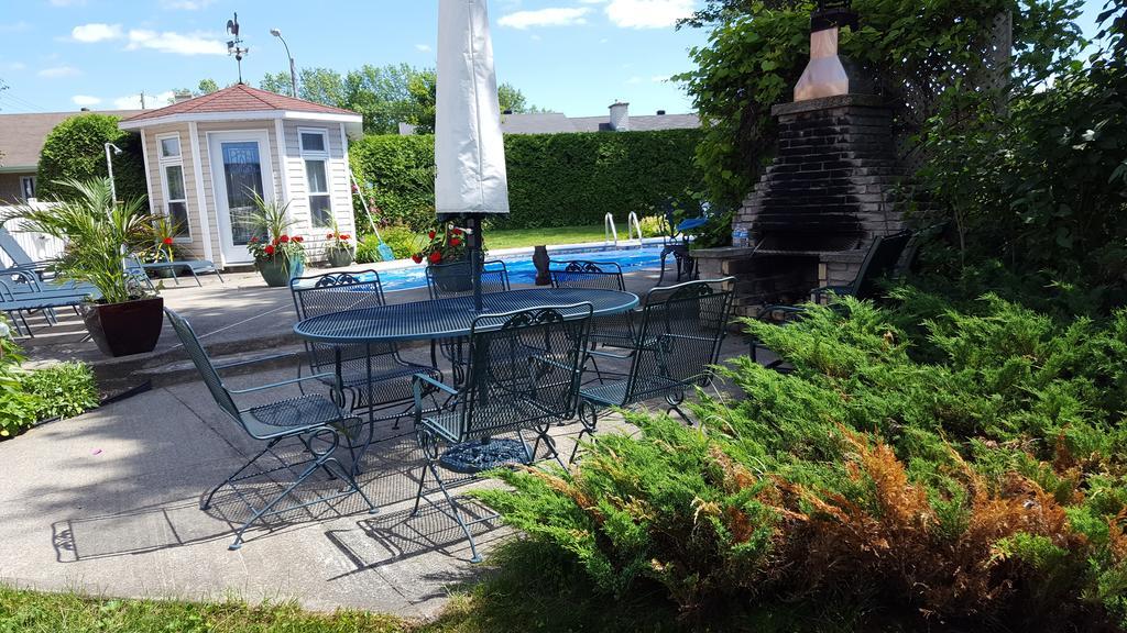 Bed and Breakfast Douces Evasions Saint-Anselme Екстер'єр фото
