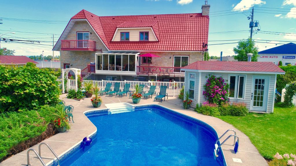 Bed and Breakfast Douces Evasions Saint-Anselme Екстер'єр фото