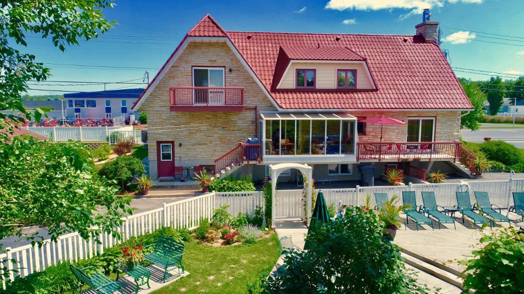 Bed and Breakfast Douces Evasions Saint-Anselme Екстер'єр фото